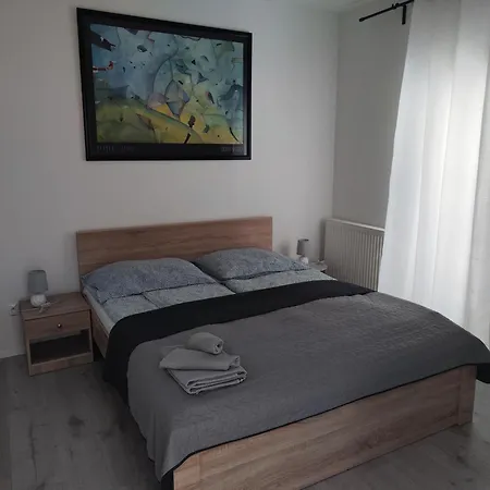 Kuzmanyho Centrum Apartment